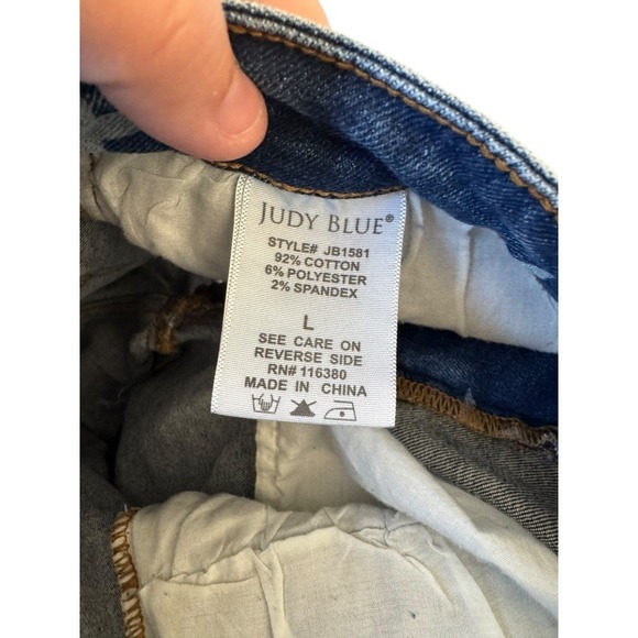 Judy Blue Star Print Distressed Cut off Shorts Large High Rise - Picture 3 of 5